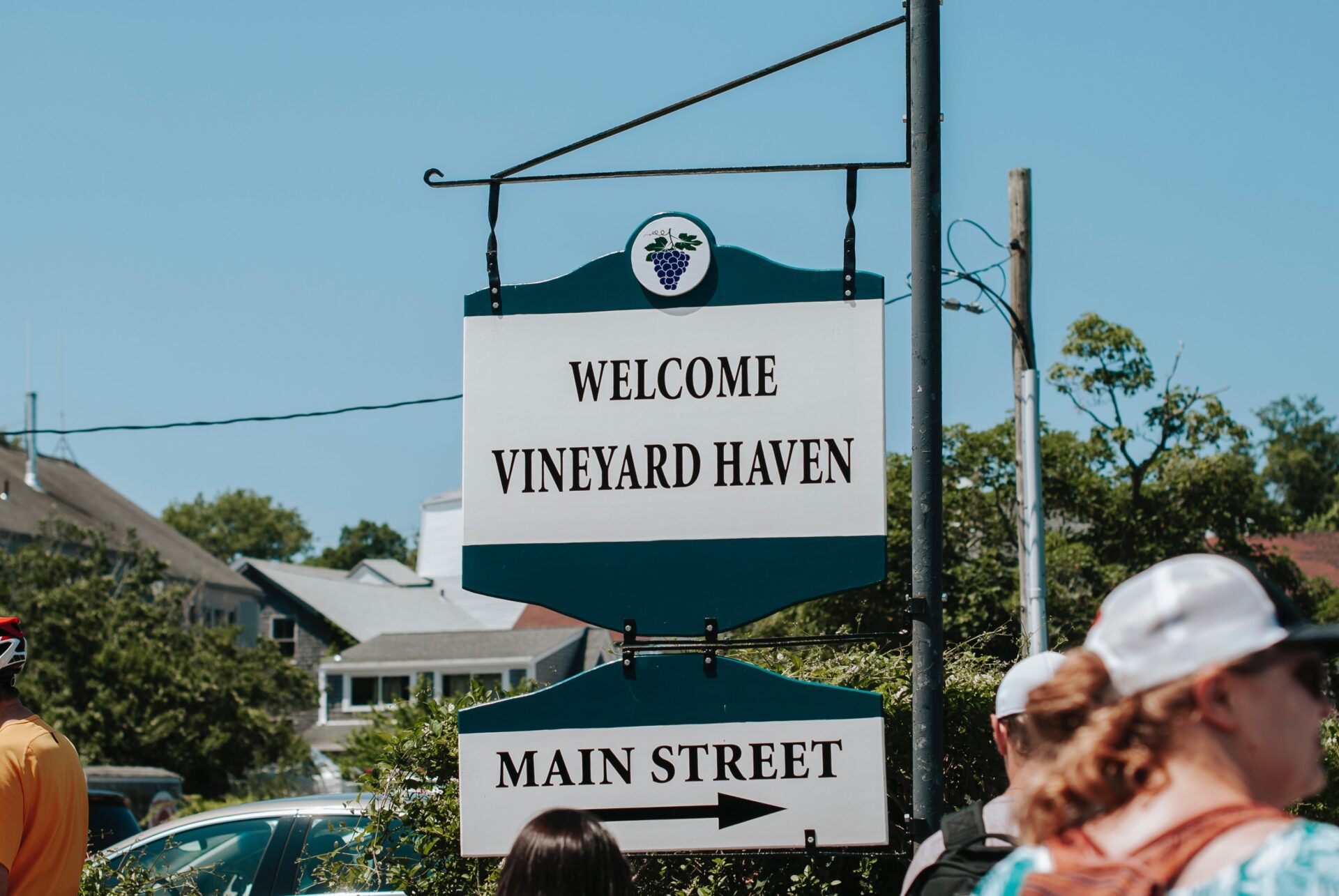 Martha’s Vineyard Local Calls on Obamas to Open Their $12M Home to Migrants